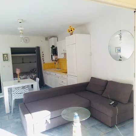 Apartment 4 Personnes Avec Piscine, Parking & Wi-fi A 250 M De La *
