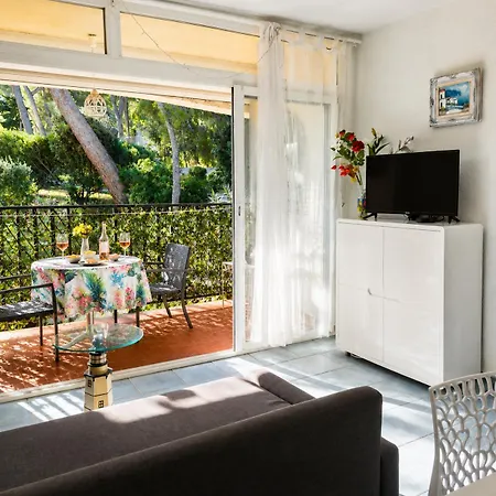 Appartamento 4 Personnes Avec Piscine, Parking&wi-fi à 250 M De La *
